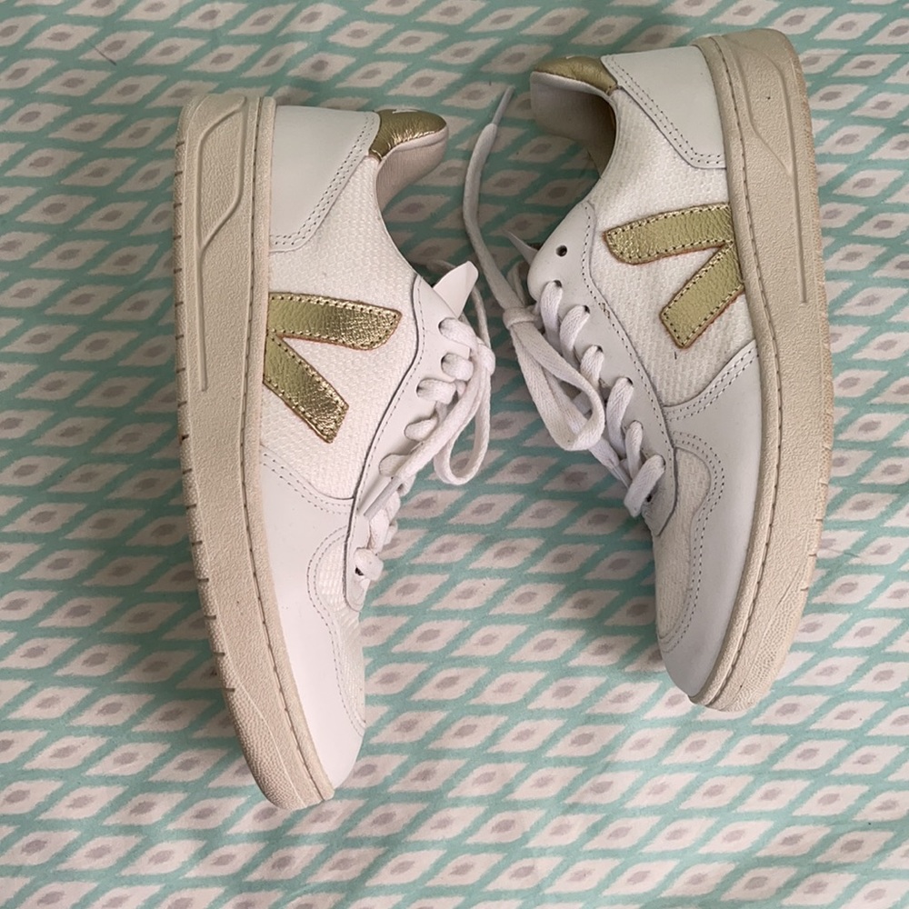 Veja v10 gold sneakers